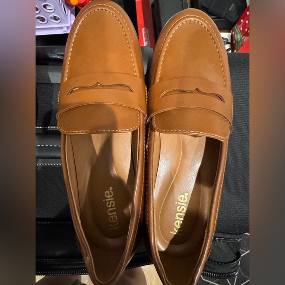 NWT Kensie Gitty Ladies' Penny Loafer Color Brown, Size 8.5 Easy On Extra Padded - Picture 4 of 6